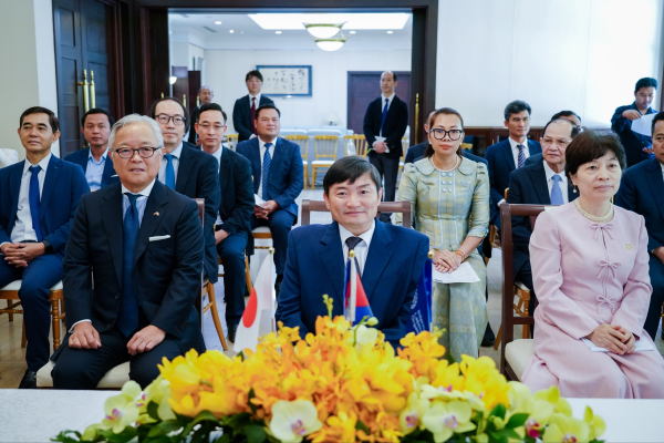 ជប៉ុនផ្តល់ថវិកាប្រមាណ ១លានដុល្លារដល់អង្គការ ILO ដើម្បីពង្រឹងយន្តការឆ្លើយតបឱ្យកាន់តែមានប្រសិទ្ធភាព សម្រាប់ជួយលើកកម្ពស់ការផ្តល់ឱកាសការងារ ដល់អតីតពលករកម្ពុជាវិលត្រឡប់មកពីប្រទេសថៃ