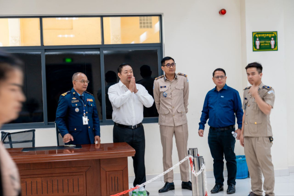 ថ្នាក់ដឹកនាំក្រសួងការងារ ចុះពិនិត្យត្រៀមទទួលស្វាគមន៍ សម្របសម្រួលជូនបងប្អូនពលករខ្មែរនៅច្រកព្រំដែនអន្តរជាតិប៉ោយប៉ែត ក្នុងឱកាសបុណ្យចូលឆ្នាំខ្មែរ