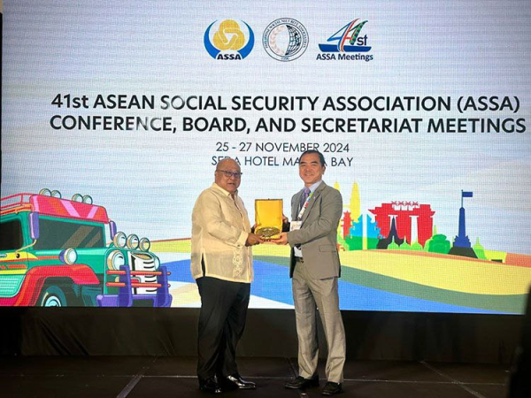 ប.ស.ស. នៃក្រសួងការងារ និងបណ្ដុះបណ្ដាលវិជ្ជាជីវៈ ទទួលពានរង្វាន់អង្គភាពឆ្នើមផ្នែកគ្របដណ្តប់ការធានារ៉ាប់រង ពីសមាគមសន្តិសុខសង្គមអាស៊ាន (ASSA) នៅប្រទេសហ្វីលីពីន