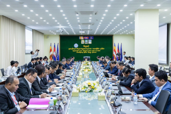 ទីបំផុត! ប្រាក់ឈ្នួលអប្បបរមារបស់កម្មករនិយោជិតក្នុងវិស័យកាត់ដេរ ត្រូវបានឡើងដល់ ២០៨ដុល្លារ សម្រាប់ឆ្នាំ២០២៥