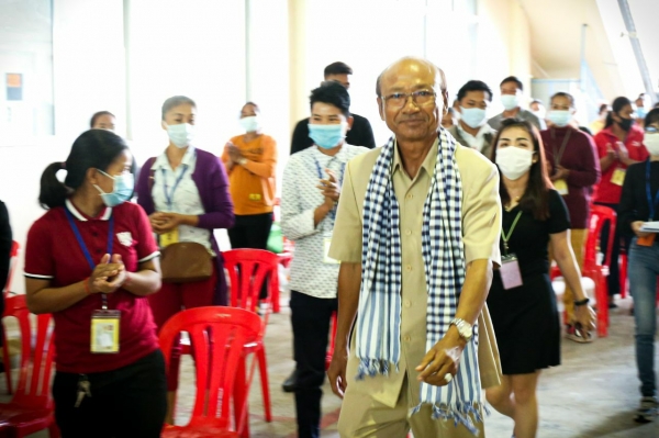 កម្មករនិយោជិត ព្យួរកិច្ចសន្យាការងារ នៅរោងចក្រ ហ្គោលដិនផ្លាសថេកស្ដាយ &amp; ហ្គាមិន ទទួលបានវគ្គបណ្តុះបណ្តាលជំនាញទន់ ពីក្រសួងការងារ និងបណ្តុះបណ្តាលវិជ្ជាជីវៈ