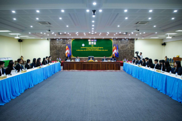 ឯកឧត្តម ហេង សួរ ស្នើឱ្យជ័យលាភីអាហារូបករណ៍ទៅសិក្សានៅសាធារណរដ្ឋកូរ៉េធ្វើជាអ្នកទីផ្សារផ្សព្វផ្សាយឱ្យកម្ពុជាដើម្បីទាក់ទាញភ្ញៀវទេសចរណ៍ និងអ្នកវិនិយោគ