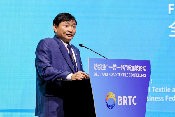 ឯកឧត្តម ហេង សួរ ចូលរួមសន្និសីទស្តីពី &laquo;គំនិតផ្តួចផ្តើមខ្សែក្រវ៉ាត់ និងផ្លូវសម្រាប់ វិស័យវាយនភណ្ឌ&raquo; លើកទី៧ នៅសិង្ហបុរី