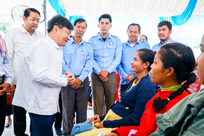 ក្រសួងការងារលើកទឹកចិត្តអតីតពលករ និងយុវជនឱ្យជ្រើសរើសការងារក្នុងស្រុក តាមរយៈការរៀបចំវេទិកាផ្តល់ឱកាសការងារជាង២ពាន់កន្លែង នៅក្រុងសិរីសោភ័ណ ខេត្តបន្ទាយមានជ័យ