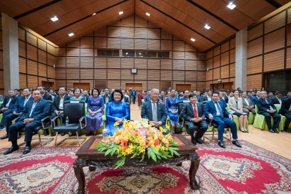 ឯកឧត្តម ហេង សួរ ចូលរួមទស្សនាការប្រគំតន្ត្រីរបស់ជប៉ុននៅមជ្ឈមណ្ឌល CJCC ដែលជាឱកាសរឹតចំណងមិត្តភាពឱ្យកាន់តែជិតស្និទ្ធ