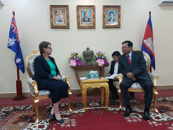 ឯកឧត្តមបណ្ឌិត អ៊ិត សំហេង ទទួលជួបពិភាក្សាការងារជាមួយលោកជំទាវ Angela Corcoran