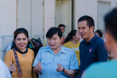 ឯកឧត្តមរដ្ឋមន្ត្រី ហេង សួរ បន្តចុះពិនិត្យស្ថានភាពការរស់នៅរបស់កម្មករនិយោជិតនៅតាមបន្ទប់ជួល នៅតំបន់រោងចក្រដំបូលខៀវ