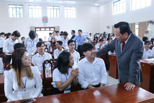 និស្សិតកម្ពុជាចំនួន ១០៨នាក់ កំពុងសិក្សាជំនាញវិជ្ជាជីវ:នៅសាលា ថៃង្វៀន ប្រទេសវៀតណាម