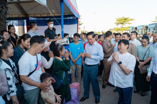 ឯកឧត្តម ហេងសួរ អញ្ជើញជូនដំណើរបងប្អូនកម្មករ-និយោជិត ប្រជាពលរដ្ឋ ធ្វើដំណើរទៅកាន់ស្រុកកំណើតតាមរយៈរថយន្តក្រុងដោយជិះមិនបង់ប្រាក់