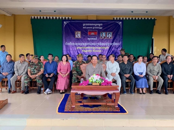 ឯកឧត្តមបណ្ឌិត អ៊ិត សំហេង ដឹកនាំគណៈប្រតិភូចុះសួរសុខទុក្ខ និងសំណេះសំណាលជាមួយនាយទាហាន នាយទាហានរង និងពលទាហាន​ នៅកងពលតូចអន្តរាគមន៍លេខ៧