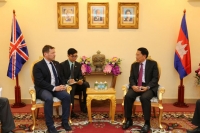 ឯកឧត្តម ពេជ សោភ័ន រដ្ឋលេខាធិការ ទទួលជួបជាមួយនឹងឯកឧត្តម ED Vaizey MP បេសកជន​ពិសេស​ផ្នែក​ពាណិជ្ជកម្មរបស់​នាយក​រដ្ឋ​មន្ត្រី​ចក្រ​ភព​អង់​គ្លេស​ប្រចាំ​ព្រះ​រាជា​ណា​ចក្រ​កម្ពុជា ដើម្បីភិភាក្សាអំពីកិច្ចការពាក់ព័ន្ធនឹងការអភិវឌ្ឍវិស័យ TVET នៅកម្ពុជា