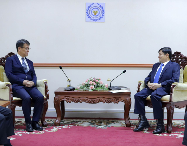 ឯកឧត្តមរដ្ឋមន្ត្រី ហេង សួរ លើកទឹកចិត្តឱ្យភាគីចិនបង្កើនការវិនិយោគអភិវឌ្ឍធនធានមនុស្សនៅកម្ពុជាបន្ថែមទៀត