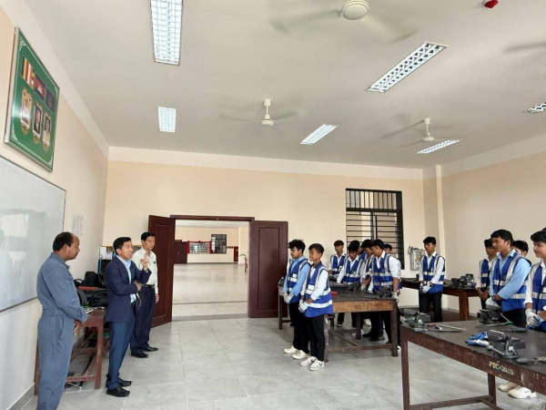 ក្រសួងការងារចុះពិនិត្យ តាមដាន និងវាយតម្លៃការអនុវត្តកម្មវិធី TVET នៅវិទ្យាស្ថានពហុបច្ចេកទេសខេត្តកំពង់ធំ