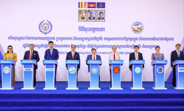 ការចុះMOUរបស់ក្រសួងការងារ និងបណ្តុះបណ្តាលវិជ្ជាជីវ: ជាមួយសភាពាណិជ្ជកម្មកម្ពុជា និងសមាគមវិនិយោជកចំនួន១៧ នឹងបើកផ្លូវឱ្យមានការហាត់ការដល់អ្នកសិក្សាបច្ចេកទេស និងវិជ្ជាជីវៈ