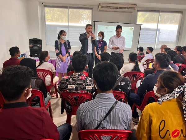 អនុព័ន្ធការងារអមស្ថានទូតកម្ពុជានៅថៃ បង្ហាញប្រព័ន្ធបណ្តាញសង្គម និងលេខទូរស័ព្ទពិសេសដើម្បីដោះស្រាយបញ្ហាជូនពលករ និងពលរដ្ឋកម្ពុជា