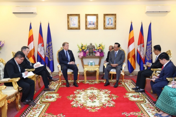 កម្ពុជា-អាមេរិក រំពឹងដូចគ្នាថាទំនាក់ទំនងលើវិស័យការងារ និងពាណិជ្ជកម្មនឹងកាន់តែល្អប្រសើរថែមទៀត