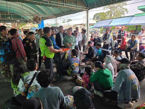 ពលករខ្មែរសប្បាយរីករាយដែលបានមកលេងស្រុកកំណើតអំឡុងពេលចូលឆ្នាំ តាមច្រកព្រំដែន ដោយពុំមានការបង់ប្រាក់សេវា ចេញ-ចូល