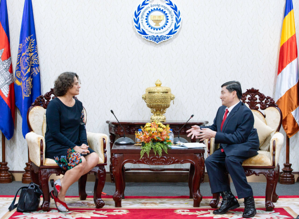 ជំនួបពិភាក្សាការងាររវាង ឯកឧត្តមរដ្ឋមន្រ្តី ហេង សួរ និងលោកជំទាវបណ្ឌិត Alona Fisher-Kamm ឯកអគ្គរដ្ឋទូតអ៊ីស្រាអែលថ្មី ប្រចាំព្រះរាជាណាចក្រកម្ពុជា