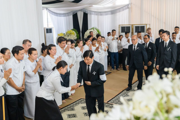 ឯកឧត្តម ហេង សួរ ដឹកនាំគណ:ប្រតិភូក្រសួងគោរពវិញ្ញាណក្ខន្ធសព ឯកឧត្តម សន្តិបណ្ឌិត អ៊ុក គឹមលេខ