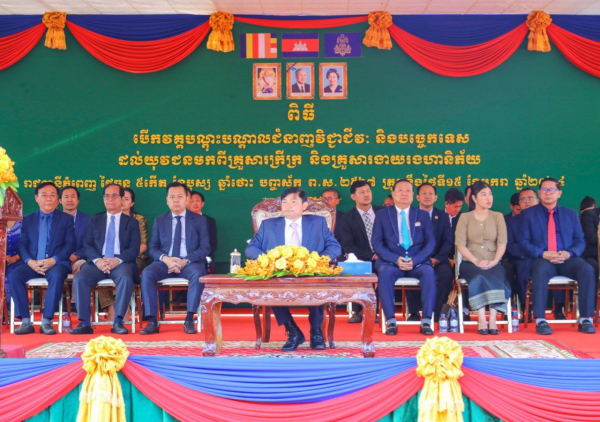 ក្រសួងការងារ និងបណ្តុះបណ្តាលវិជ្ជាជីវៈ បានបើកបវេសនកាលវគ្គបណ្តុះបណ្តាលជំនាញដល់យុវជនមកពីគ្រួសារក្រីក្រដោយអំពាវនាវឱ្យសិក្ខាកាម រៀនឱ្យចប់ ឱ្យចេះ ដើម្បីមានការងារធ្វើសមរម្យ