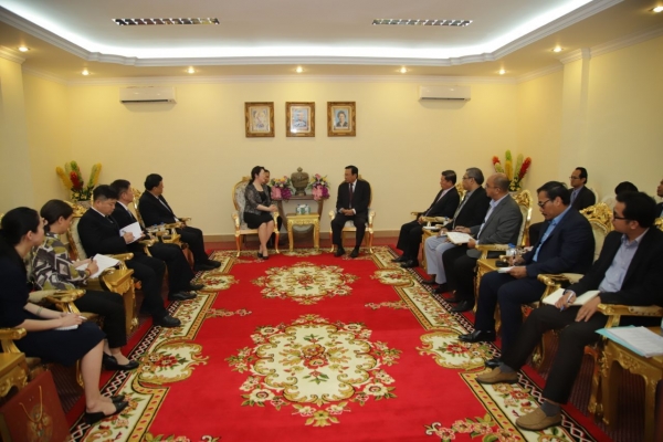 ឯកឧត្តម អ៊ិត សំហេង ស្នើសហជីពចិនជំរុញអ្នកវិនិយោគចិនមកវិនិយោគនៅកម្ពុជាបន្ថែម និងស្នើមិត្តចិនជួយទិញទំនិញពីកម្ពុជាឱ្យកាន់តែច្រើនឡើង