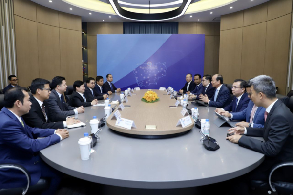 ក្រសួងការងារ និង​បណ្តុះបណ្តាល​វិជ្ជាជីវៈ​ទទួលកុំព្យូទ័រចំនួន១៥០គ្រឿងពីក្រសួងប្រៃសណីយ៍ដែលជាផ្នែកមួយនៃការធ្វើបរិវត្តកម្មឌីជីថល&nbsp;