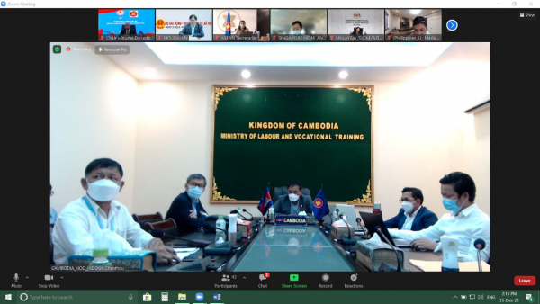 ពិធីប្រគល់ដំណែងជាប្រធាន និងម្ចាស់ផ្ទះនៃសន្និសីទអធិការកិច្ចការងារអាស៊ានលើកទី១១ និងកិច្ចប្រជុំគណៈកម្មការអធិការកិច្ចការងារអាស៊ានលើកទី២