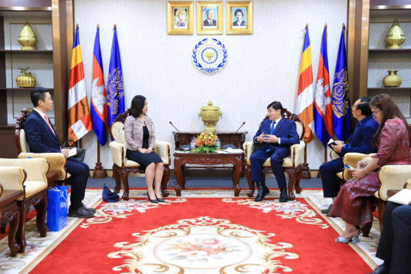 ឯកឧត្តម ហេង សួរ អញ្ជើញជួបពិភាក្សាការងារជាមួយទីប្រឹក្សាស្ថានទូតចិនប្រចាំនៅកម្ពុជា