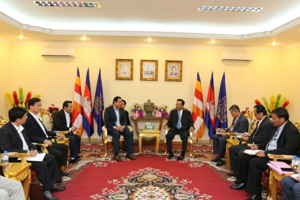 ឯកឧត្តមបណ្ឌិតរដ្ឋមន្ត្រី អះអាងប្រាប់និយោជកចម្ការកៅស៊ូវៀតណាមនៅកម្ពុជាថា ការអនុវត្តច្បាប់ចំពោះកម្មករចម្ការកៅស៊ូ ក៏ដូចកម្មករក្នុងរោងចក្រដែរ