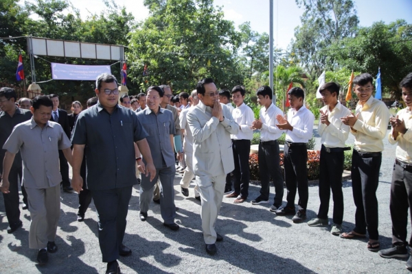 ឯកឧត្តមបណ្ឌិត អ៊ិត សំហេង ចុះជំរុញការអនុវត្តគោលនយោបាយ TVET ២០១៧-២០២៥ នៅមជ្ឈមណ្ឌលបណ្តុះបណ្តាលវិជ្ជាជីវៈខេត្តកំពង់ស្ពឺ