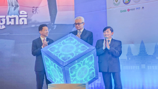 ឯកឧត្តម ហេង សួរ អញ្ជើញចូលរួមពិធីសម្ពោធជាផ្លូវការកម្មវិធីថ្នាក់ជាតិស្តីពី &laquo;ប័ណ្ណជំនាញ សម្រាប់សេដ្ឋកិច្ចក្រៅប្រព័ន្ធ&raquo; ក្រោមប្រធានបទ៖ បង្កើនជំនាញ បង្កើនឱកាស បង្កើនចំណូល