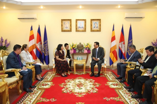 ឯកឧត្តមបណ្ឌិត អុិត សំហេង អនុញ្ញាត ឱ្យប្រធានអង្គការ IOM ប្រចាំតំបន់អាស៊ី និងប៉ាស៊ីហ្វិក ចូលជួបសម្តែងការគួរសម