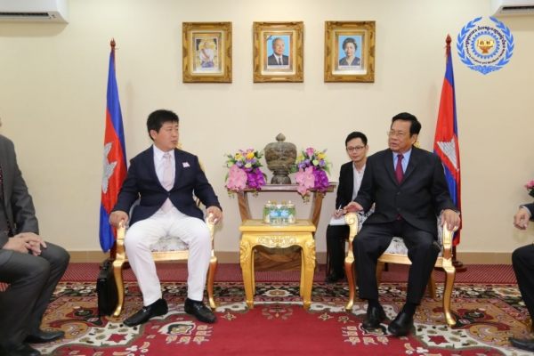 ឯកឧត្តមបណ្ឌិតរដ្ឋមន្ត្រី បានអនុញ្ញាតិឲ្យ លោក CHIBA Shinya ប្រធានសហជីពធនធានមនុស្សអន្តរជាតិ ចូលជួបសម្តែងការគួរសម និងពិភាក្សាការងារ