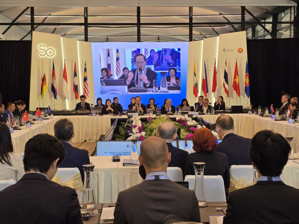 ឯកឧត្ដម ហេង សួរ ដឹកនាំប្រតិភូក្រសួងការងារ និងបណ្តុះបណ្តាលវិជ្ជាជីវៈ ចូលរួមកិច្ចប្រជុំរដ្ឋមន្រ្តីការងារអាស៊ានបូកបី លើកទី១៣ និងកិច្ចប្រជុំពាក់ព័ន្ធ ក្នុងប្រទេសសិង្ហបុរី