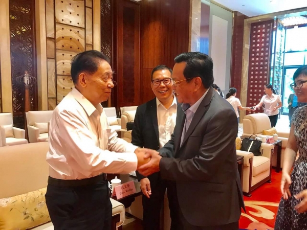 ជំនួបពិភាក្សាការងារជាមួយ លោក Zhou Yaoting អភិបាលនៃក្រុមហ៊ុន Hodo នៅទីក្រុង Wuxi ខេត្តជាំងស៊ូ