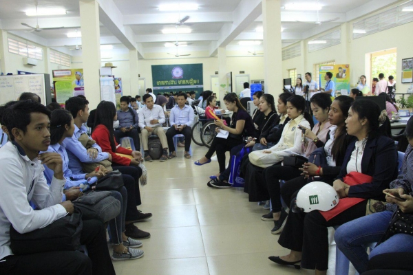 ផ្សារទំនើប AEON Mall និងក្រុមហ៊ុនធំៗ៥ទៀត ប្រកាសជ្រើសរើសបុគ្គលិកជិត១ពាន់នាក់