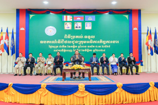 ក្រសួងការងារ និងបណ្តុះបណ្តាលវិជ្ជាជីវៈប្រគល់ឧបករណ៍ឌីជីថលដល់ក្រុមអធិការកិច្ចការងារ