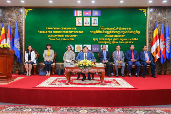 ឯកឧត្តម ហេង សួរ៖ ការអភិវឌ្ឍជំនាញ គឺជាគន្លឹះរួមចំណែកឱ្យកម្ពុជាទាក់ទាញវិនិយោគបន្ថែម និងជាចន្ទល់ប្រែក្លាយជាប្រទេសរីកចម្រើន