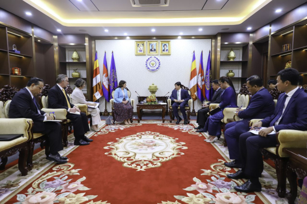 ADB សរសើរកម្មវិធីបណ្តុះបណ្តាលជំនាញបច្ចេកទេស១.៥លាននាក់របស់កម្ពុជា ហើយថាជាឱកាសគន្លឹះសម្រាប់ទាក់ទាញវិនិយោគិនបរទេស