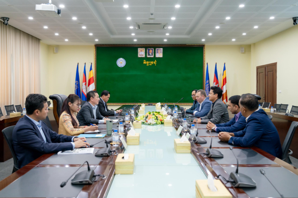 ក្រសួងការងារ និង GAZ ពិភាក្សាស្វែងរកដំណោះស្រាយយានយន្តដឹកជញ្ជូនកម្មករនិយោជិត និងពង្រឹងកិច្ចសហការបច្ចេកទេសនៅកម្ពុជា